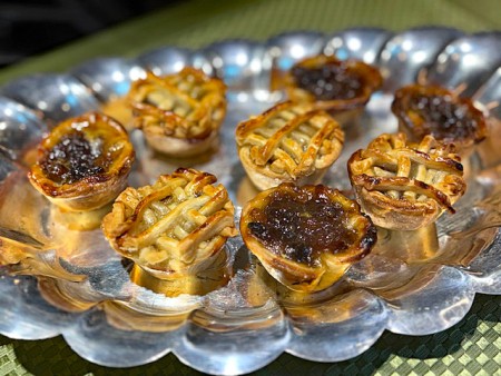 tray of mini mincemeat pies